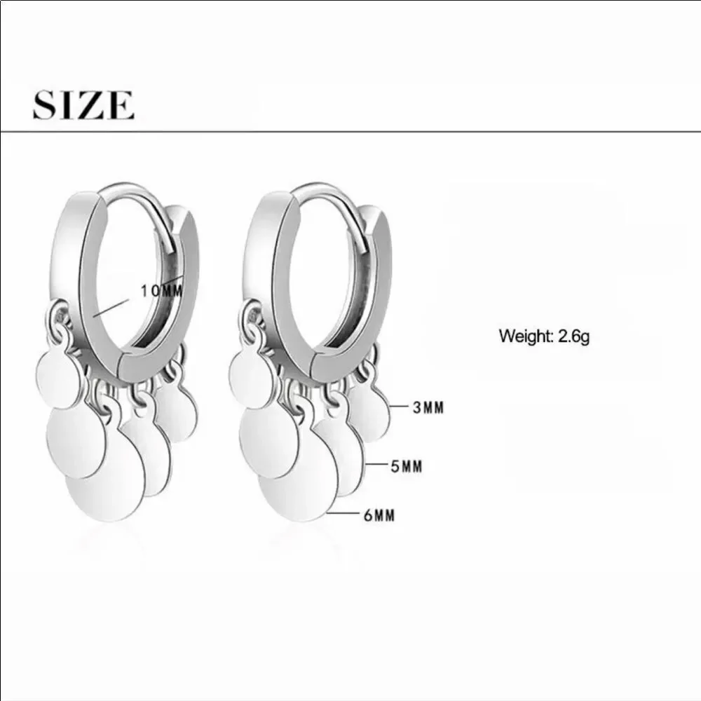 The Disc Huggie earring in 925 silver